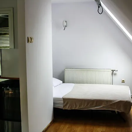 Split Crib - Chill In Historic * Brasov