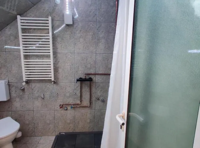 Apartment Split Crib | *